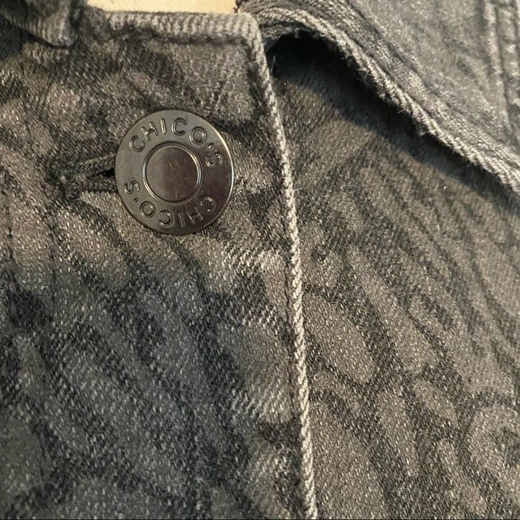 CHICO's Black Denim Animal Floral Print Vintage Jean Jacket Size M - Picture 6 of 12